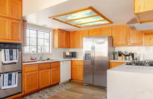 Big Bear House | Le Serenity Cabin, Hot Tub, Game Room Pool Table