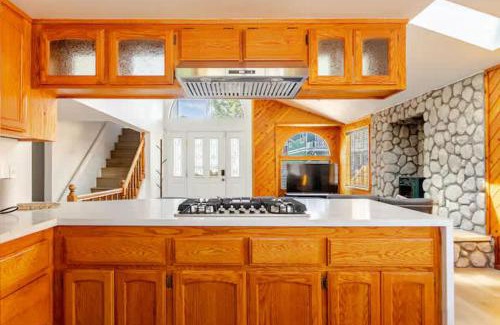 Big Bear House | Le Serenity Cabin, Hot Tub, Game Room Pool Table