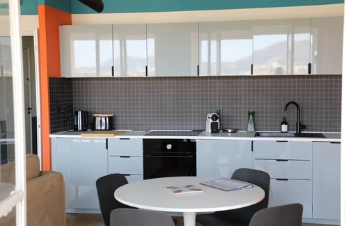 Hotel-de-Ville Apartment | Le Skyline - Apt climatisé avec terrasse et vue sur Marseille