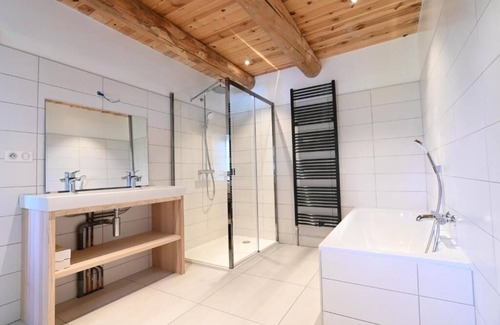 Saint-Etienne-Lardeyrol Bed & Breakfast | Le Vanoir et L'herminette