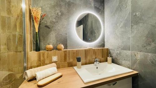 Riou - Petit Juas - Av de Grasse Apartment | Le Week Riviera - Spacieux 3 étoiles-Coeur de Cannes - Palais des Festivals- Terrasse - Clim- Garage