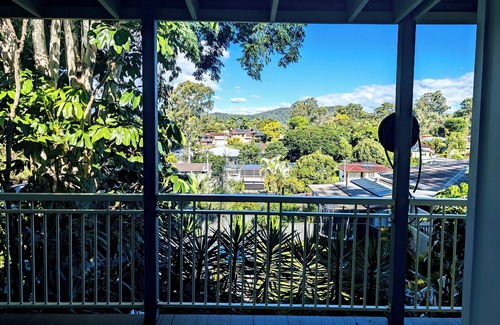 Ferny Hills House | Leafy peaceful 3 bedroom family friendly home for serene escape