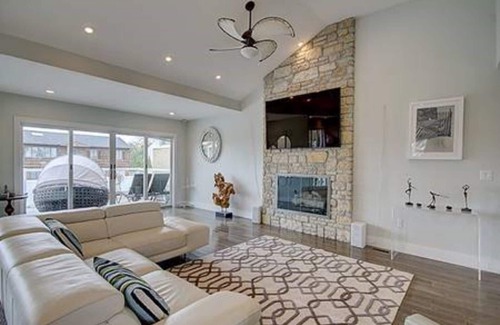 Lido Beach House | Leamington Oasis