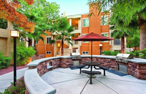 Las Vegas Resort | Leave your worries at the door!
