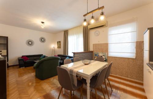 Kastel Novi Apartment | LeDi