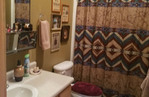Montana City Cabin | Lee's apartment building on saddle mountain