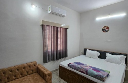 Jabalpur Apartment | Leela homestay - one Bedroom with kitchen