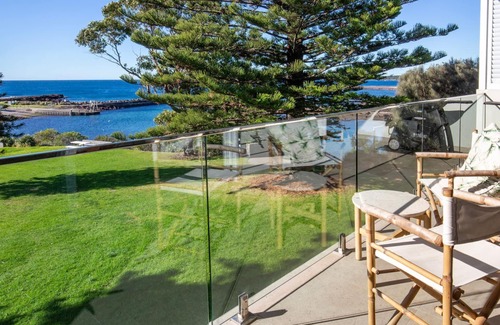 Shellharbour House | LegaSea Lodge - Pet Friendly Beachfront with Plunge Pool