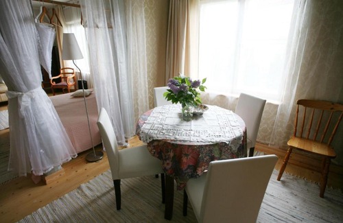 Haapsalu Apartment | Legendide Maja Valge Daami apartment Väikse viigi ääres