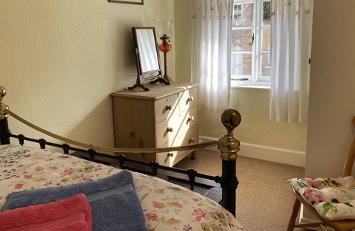 Hatherleigh Cottage | Lemon Cottage Grade 2 Thatched in Devon Village