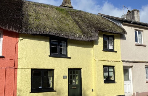 Hatherleigh Cottage | Lemon Cottage Grade 2 Thatched in Devon Village