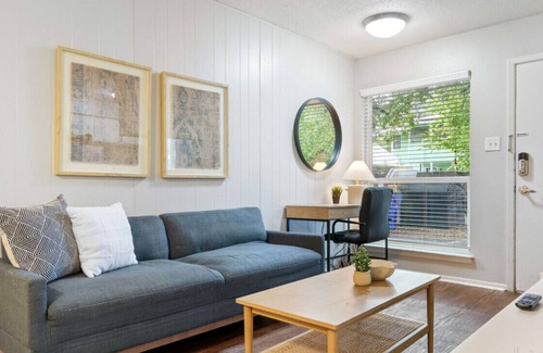 Hyde Park Apartment | Lemon Tree #106 xxxx