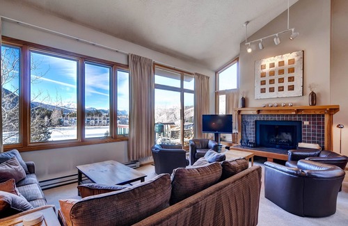 Lakeside Village Condo | Lenawee 1735