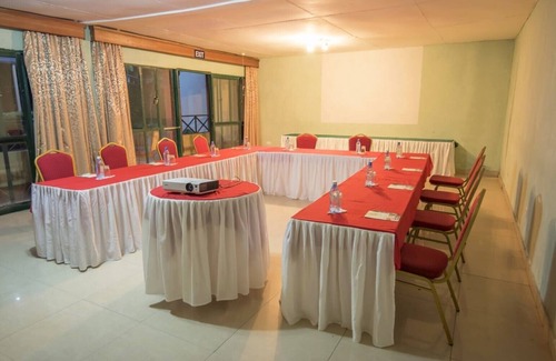 Nairobi House | LEON VILLAS GUEST HOUSE