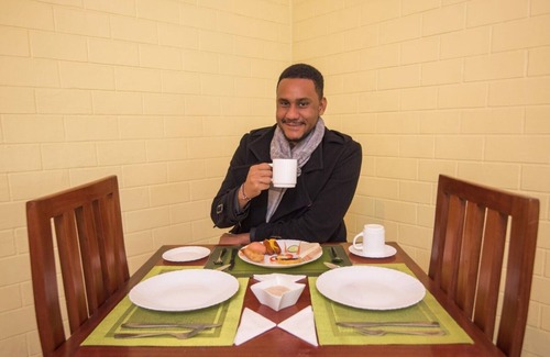 Nairobi House | LEON VILLAS GUEST HOUSE