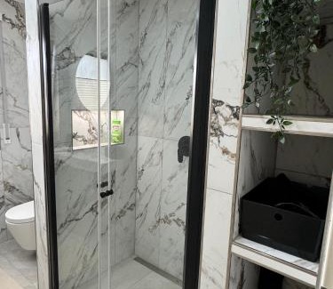 Sanderau Apartment | Leonardo Würzburg I freistehende Badwanne