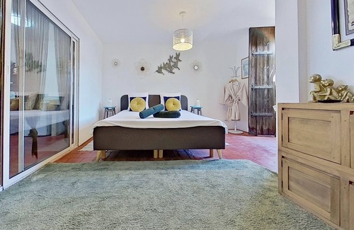 Luc-sur-Orbieu Bed & Breakfast | Les 2 Drôles d'Oiseaux Bed & Breakfast between Carcassonne and Narbonne