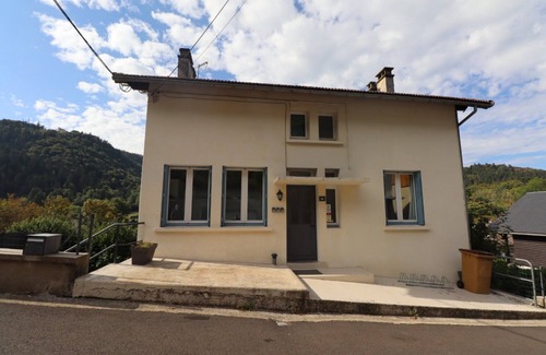 La Bourboule Apartment | Les Agapanthes with Mountain View and Wi-Fi