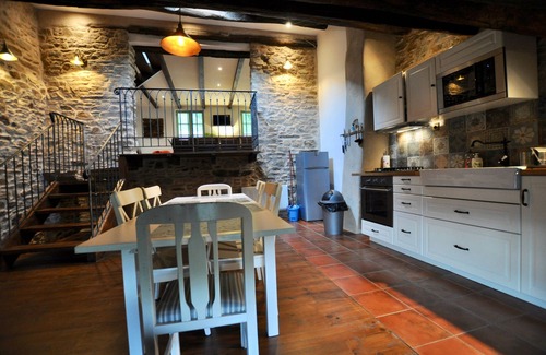 Riols Cottage | Les Cathares - Rustic and charming gite with panoramic mountain views, immersed in beautiful nature
