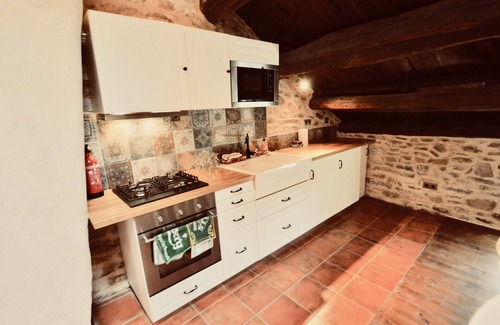 Riols Cottage | Les Cathares - Rustic and charming gite with panoramic mountain views, immersed in beautiful nature