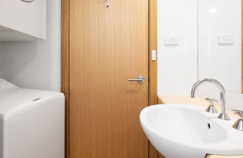 Falls Creek Apartment | Les Chalet 21 - Modern Convenient Apartment. All Youll Need & More