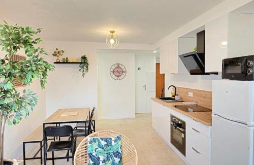 La Faourette Apartment | Les chambres de Sandrine avec salle d'eau privée dans un appartement en collocation