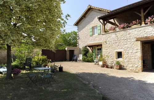 Lugny House | Les Charmes - Lugny - Gîte