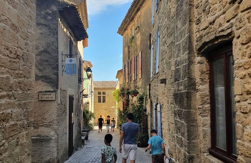 Ecusson House | LES Ecuries DU Maréchal-ferrant Montpellier