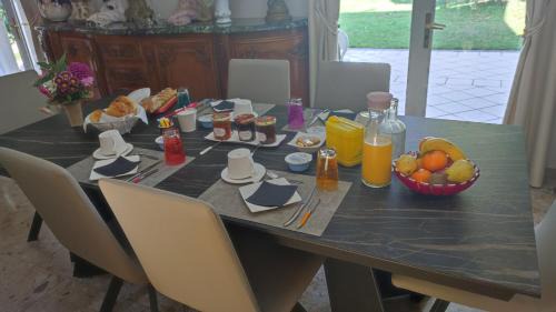 Saint-Aubin-de-Medoc Bed & Breakfast | Les Hortensias Du Monastère