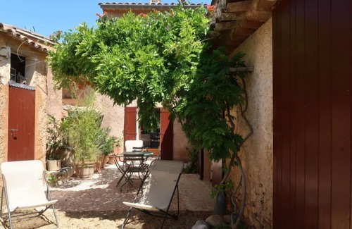 Saint-Saturnin-les-Apt House | Les Huppes by Interhome