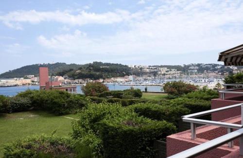 Saint-Mandrier-sur-Mer Apartment | Les jardins de la Côte d'azur