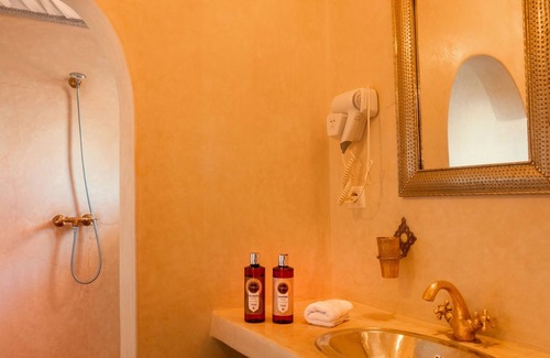 Sidi Abdallah Ghiat Hotel | Les Jardins D'Issil Maison d'Hôtes