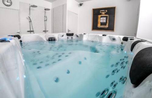 Saumur Apartment | Les Lys d'Or Appartement avec Jacuzzi