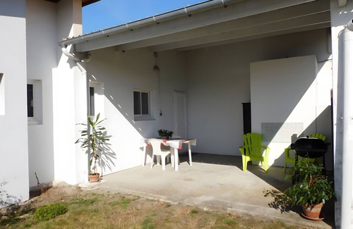 Lesperon Apartment | "Les Pins - Domaine Des Landes" with shared pool, covered private terrace, and shared garden
