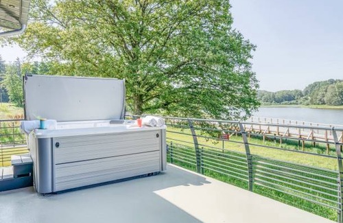 Vosges House | Les Roseaux - Vue sur le lac avec jacuzzi