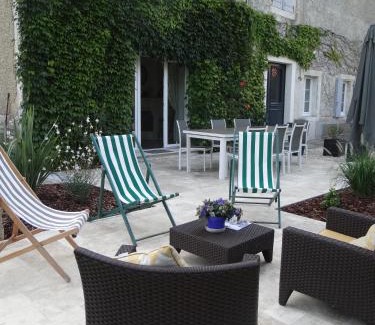 La Rochefoucauld Bed & Breakfast | Les Tilleuls - Chambres d'hôtes - La Rochefoucauld