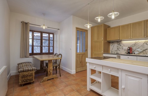 Menthon-Saint-Bernard House | Les Volets Bleus – Charming Village House