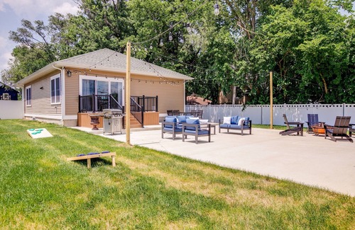 Northeast South Bend House | Less than 1 mile to Notre Dame Stadium, Sleeps 10+ w/huge tailgate-ready yard!