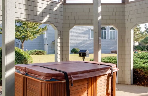 Corolla Light House | Let Me Count The Waves: Oceanside Townhome, Spa