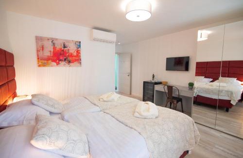 Sarsoni Bed & Breakfast | Letorina rooms and apartments with pool