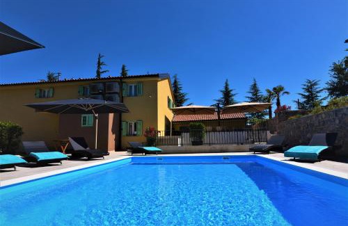 Sarsoni Bed & Breakfast | Letorina rooms and apartments with pool