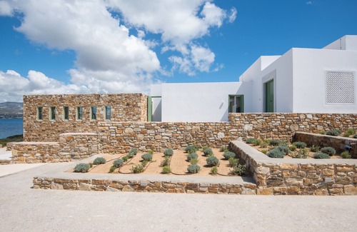 Antiparos Villa | Levante Villa - Sea front 3 bedroom villa with pool