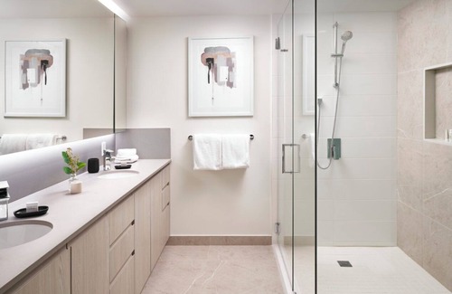 South Lake Union Hotel | Level Seattle- Three Bedroom Sky Suite plus Office