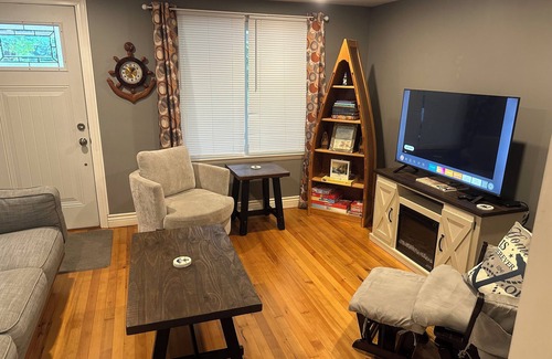 Lexington House | Lexington Stays. Close to town and beach!