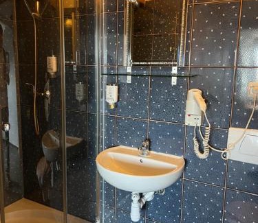 Wilanow Bed & Breakfast | Lezzet PG B&B &TurkishRestaurant