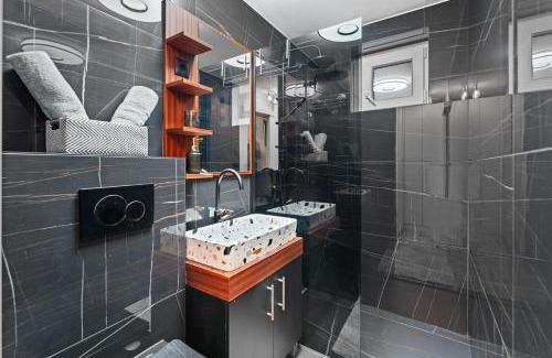 Brulo Apartment | Liam