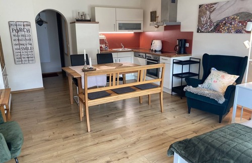 Riedenburg Apartment | Liebevoll eingerichtetes Einzimmer-Appartement (35qm) mit Balkon für bis zu zwei Personen