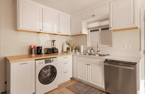 Stockton House | Light & Airy - Close to DT, Petco, & Little Italy!
