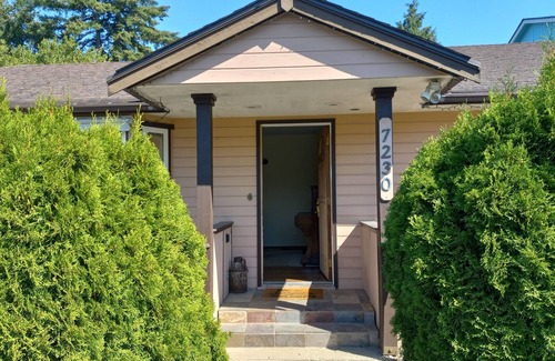 Delridge House | Light and Airy Ranch House. Detached 3 Bedroom with Fireplace