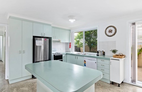 Maloneys Beach House | Light and Bright at Maloneys